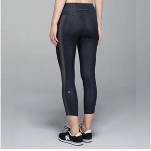 Lululemon Light Speed Tight Full-On Luxtreme
Desert Snake/Deep‎ Coal